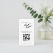 Carte D'accompagnement Mariage de script moderne Capturez l'amour QR Code (Debout devant)