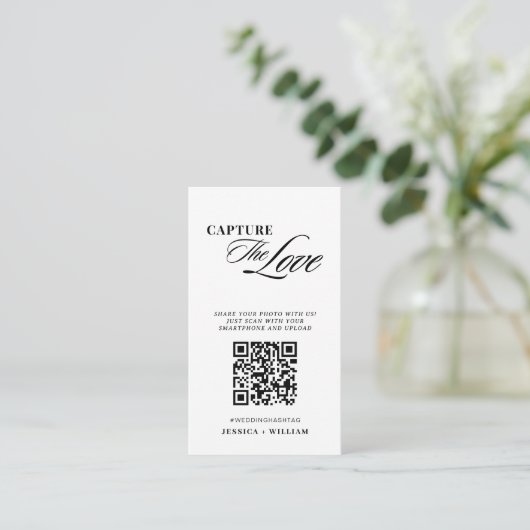 Carte D'accompagnement Mariage de script moderne Capturez l'amour QR Code (Debout devant)