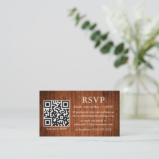 Carte D'accompagnement Mariage en bois rustique QR RSVP (Debout devant)