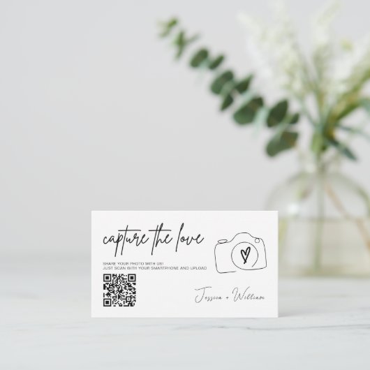 Carte D'accompagnement Mariage moderne Capter l'amour Qr Code (Debout devant)