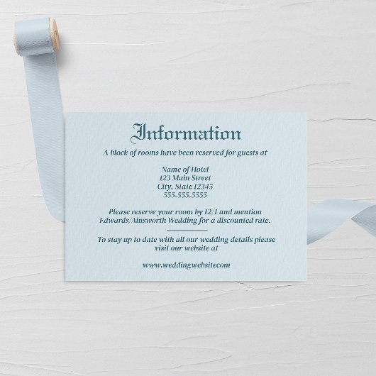 Carte D'accompagnement Mariage Pastel Blue Leaf et Floral Monogram