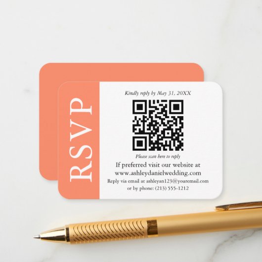 Carte D'accompagnement Mariage QR moderne RSVP Coral et blanc (Devant/Arrière en situation)