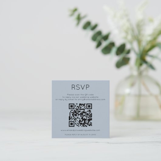 Carte D'accompagnement Minimalist QR Code Dusty Blue Wedding RSVP (Debout devant)