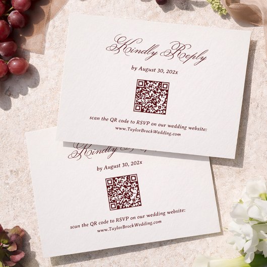 Carte D'accompagnement Modern Ivory and Burgundy Wedding RSVP Qr Code