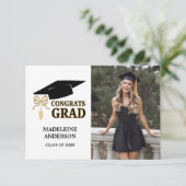Carte D'accompagnement Modern Whimsical Gold Black Graduation Cap (Debout devant)