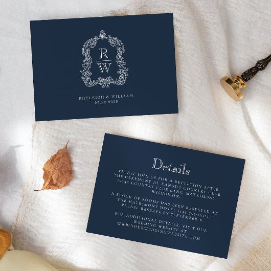 Carte D'accompagnement Monogram Crest Navy Blue Détails du Mariage