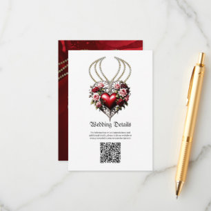 Carte D'accompagnement Noble coeur gothique avec fleurs.