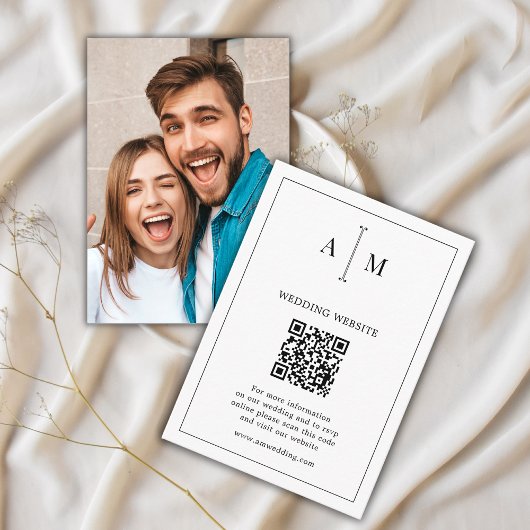 Carte D'accompagnement Noir Blanc Monogramme Photo QR Code Mariage RSVP