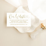 Carte D'accompagnement Notre site web Modern Gold Heart Mariage de script<br><div class="desc">Script de calligraphie moderne et minimal "Our Website" avec la conception de carte de boîtier avec accent du coeur mignon comprend une invitation pour les invités à visiter votre site Web mariage pour plus d'informations et à RSVP en ligne. L'écriture peut être entièrement personnalisée et le texte d'or antique et...</div>