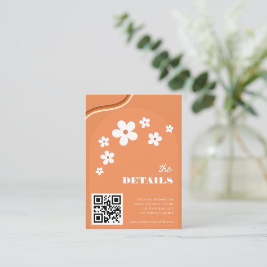 Carte D'accompagnement Orange Retro Daisy Boho QR Code Détails du Mariage (Debout devant)