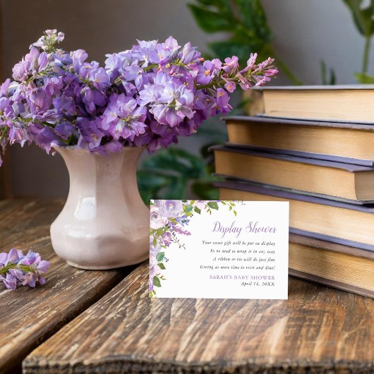 Carte D'accompagnement Présentation de fleurs de lilas sous la douche san