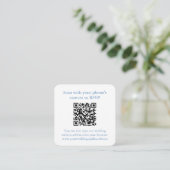 Carte D'accompagnement QR Code Bleu Et Blanc Monogramme Crest Mariage RSV (Debout devant)