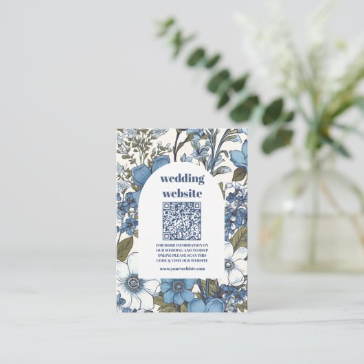 Carte D'accompagnement qr code Blue Periwinkle Mariage Fleur sauvage (Debout devant)