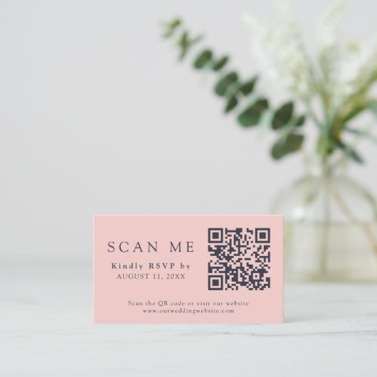 Carte D'accompagnement QR Code et site Mariage Blush rose et bleu marine (Debout devant)