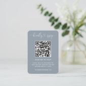 Carte D'accompagnement QR Code Site Mariage RSVP Dusty Blue Photo (Debout devant)