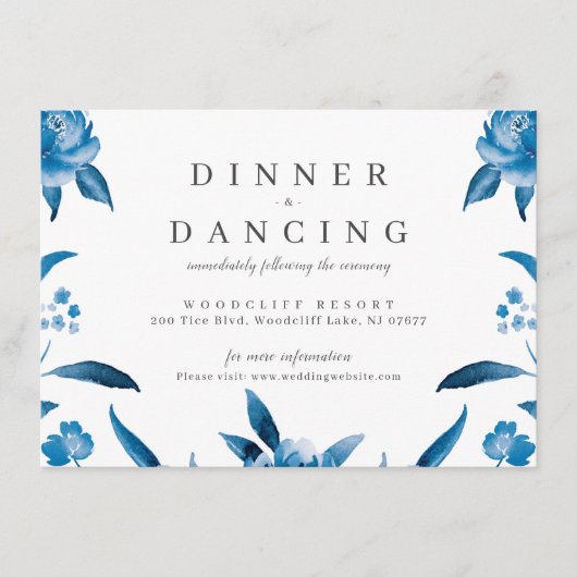 Carte D'accompagnement Réception de mariage florale bleu et blanc (Devant)