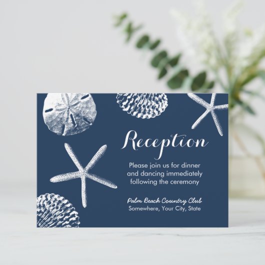 Carte D'accompagnement Réception de mariage Navy Blue Beach Seashells (Debout devant)