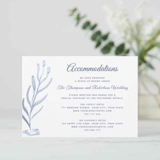 Carte D'accompagnement Réception de mariage plage Bleu et blanc (Debout devant)