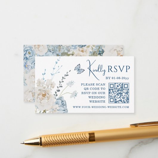 Carte D'accompagnement Romantique Dusty Blue Floral Wedding RSVP QR Code (Devant/Arrière en situation)