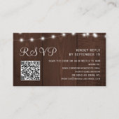 Carte D'accompagnement Rustic barn wood string lights wedding QR RSVP (Devant)