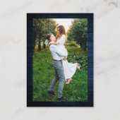 Carte D'accompagnement Rustic Blue Wood Photo QR Wedding RSVP (Dos)