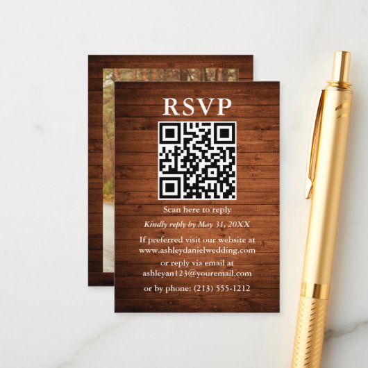 Carte D'accompagnement Rustic Wood Photo QR Wedding RSVP (Devant/Arrière en situation)