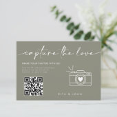 Carte D'accompagnement Sage Green Modern Script Capture Le code Love QR (Debout devant)