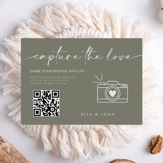Carte D'accompagnement Sage Green Modern Script Capture Le code Love QR
