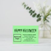 Carte D'accompagnement Salutation d'Halloween d'affaires sur vert clair (Debout devant)