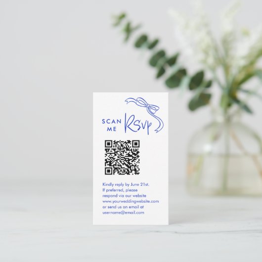 Carte D'accompagnement Scan Me RSVP Mariage bleu français QR Code RSVP (Debout devant)