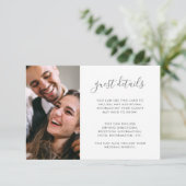 Carte D'accompagnement Script moderne Mariage Bleu Détails de l'invité Ph (Debout devant)