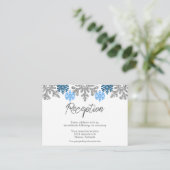 Carte D'accompagnement Silver Blue Snowflakes Réception de mariage d'hive (Debout devant)