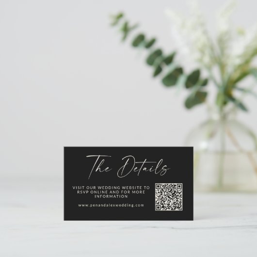Carte D'accompagnement Simple Black Modern Script Mariage QR Code Site We (Debout devant)