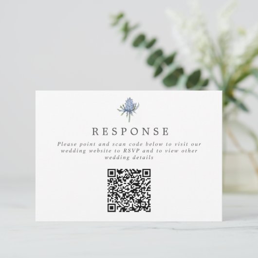 Carte D'accompagnement Simple Blue Thistle QR Code Mariage site/RSVP (Debout devant)