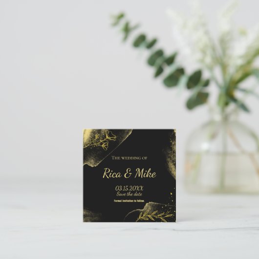 Carte D'accompagnement Simplement or noir moderne Enregistrer la date (Debout devant)