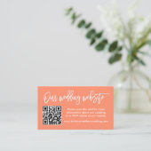 Carte D'accompagnement Site Mariage de script de brosse moderne QR Coral (Debout devant)