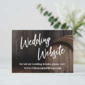 Carte D'accompagnement Site mariage Typographie Baril de bois (Debout devant)