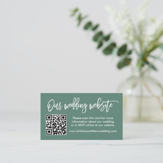 Carte D'accompagnement Site Web Mariage de script de brosse QR Eucalyptus (Debout devant)