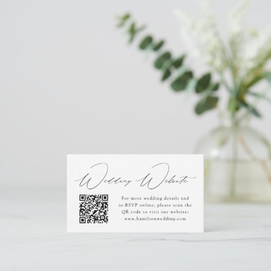 Carte D'accompagnement Site Web Mariage de script noir moderne QR Code (Debout devant)