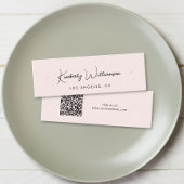 Carte d'affichage rose à l'appui du code QR de scr