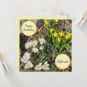 Carte Daffodiques et Crocus Flat Birthday Card (Devant/Arrière en situation)