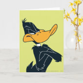 Carte DAFFY DUCK™ avec bras croisés (Fleur jaune)