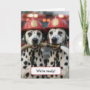 Carte Dalmatiens d'anniversaire tenant un tuyau d'incend