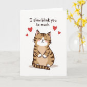 Carte d'amour avec un clin d'œil lent de chat mign (Fleur jaune)