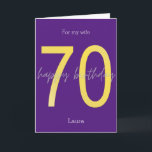 Carte d'anniversaire 70th Purple and Gold<br><div class="desc">Carte personnalisée de 70e anniversaire violet et or pour elle. Les caractéristiques avant du numéro 70 en or avec un joyeux message d'anniversaire contre un arrière - plan violet. Vous pourrez facilement personnaliser l'avant avec son nom, le message d'anniversaire de la carte intérieure et l'arrière avec l'année. Cette carte personnalisée...</div>