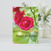 Carte d'anniversaire aux roses rouges joyeux (Debout devant)