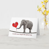 Carte d'anniversaire avec un éléphant de marche de (Fleur jaune)