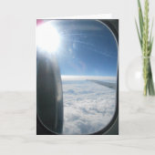 Carte d'anniversaire "Avion dans un ciel nuageux" (Devant)