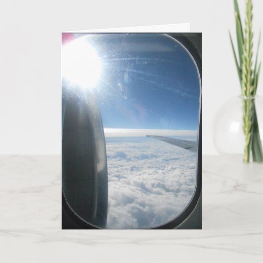 Carte d'anniversaire "Avion sous un ciel nuageux" (Devant)