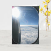 Carte d'anniversaire "Avion sous un ciel nuageux" (Fleur jaune)